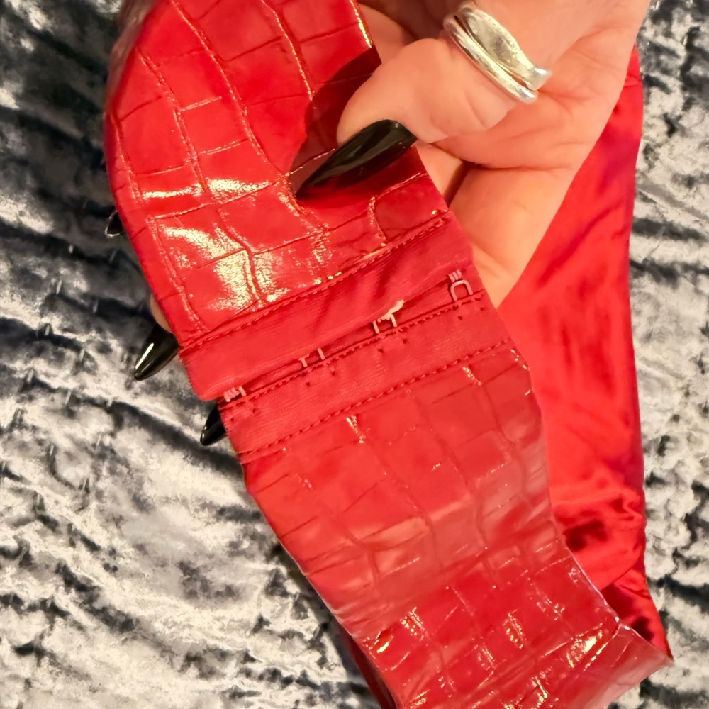 Meshki Red Croc-Effect faux leather - Picture 8 of 11